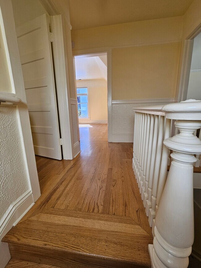 Landing - 225 Eureka St