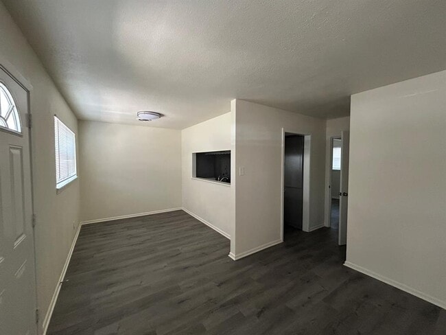 Building Photo - 3601 Catalina Dr
