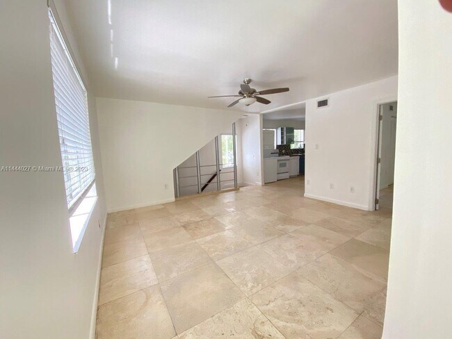 Foto del edificio - 825 NE 120th St