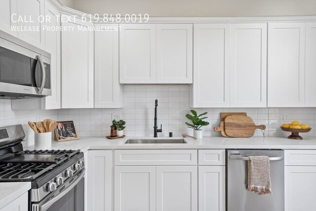 Building Photo - Charming 3-Bed 3-Bath Home in Golden Hill