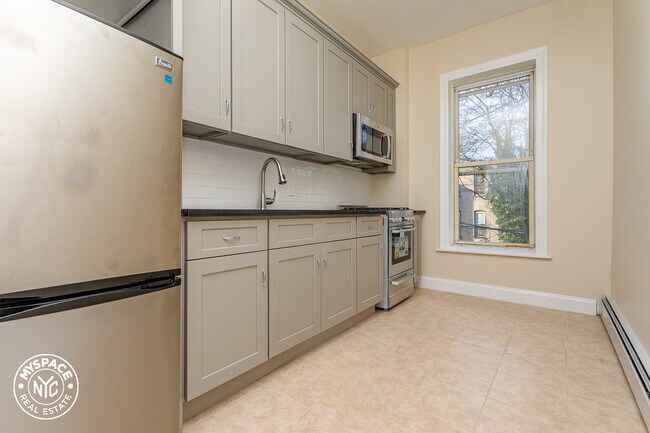 Foto del edificio - 477 Bainbridge St