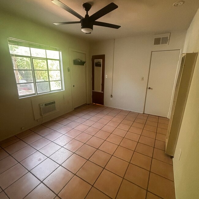 Building Photo - 1409 S Mill Ave