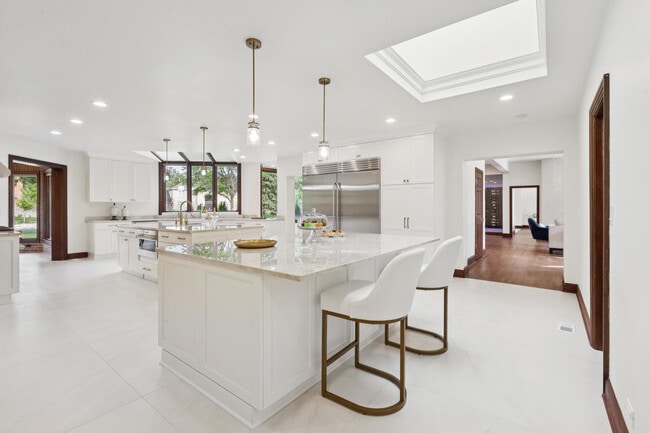 Building Photo - 2430 Dorina Dr