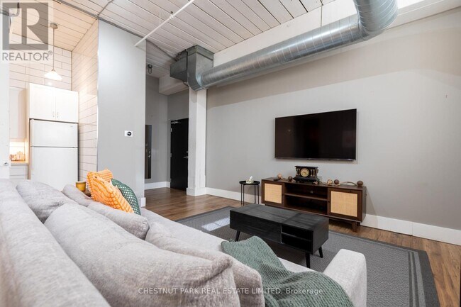 Building Photo - 1135 Dundas St E