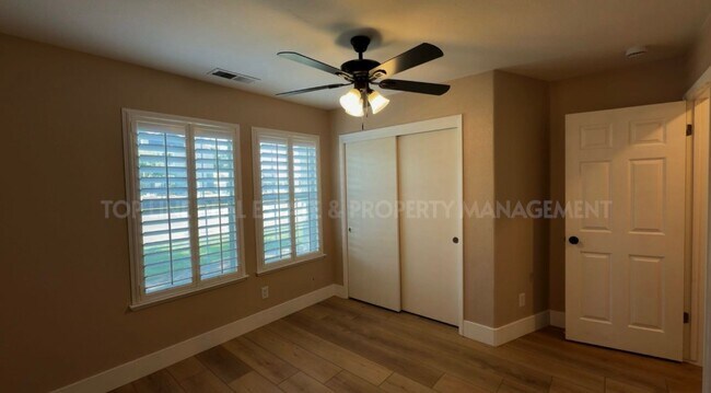 Building Photo - Home Sweet Home in NorthWest Hanford!  Available Now!