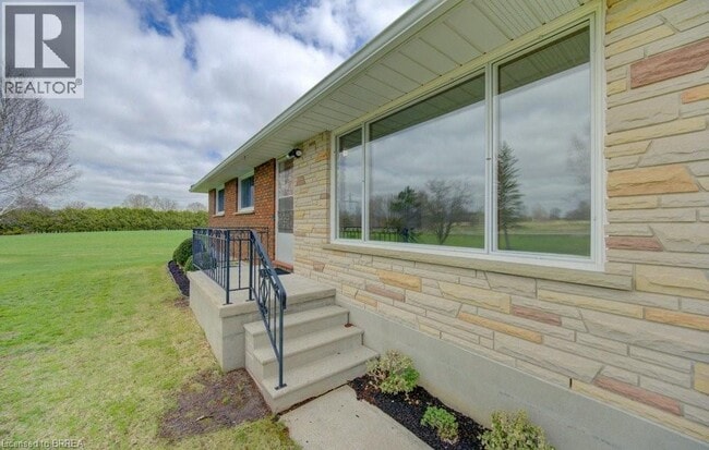 Building Photo - 149 Second Concession Rd