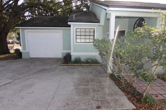Foto del edificio - 1976 Sheeler Oaks Dr