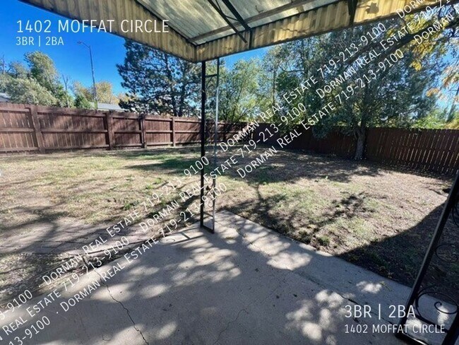 Building Photo - 1402 Moffat Cir