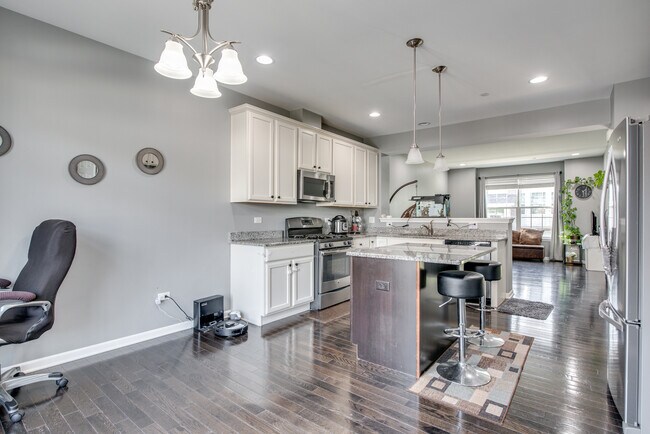 Building Photo - 2875 Henley Ln