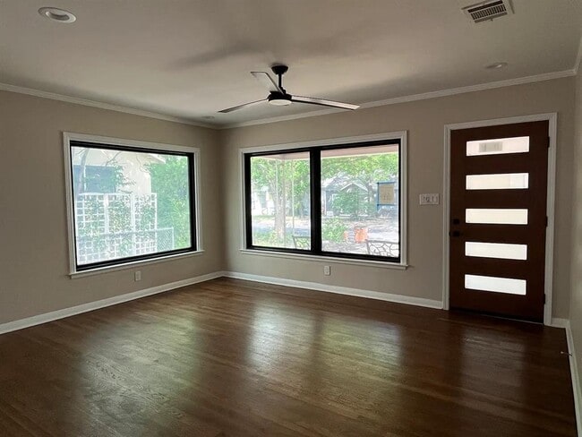 Building Photo - 4412 Bellvue Ave
