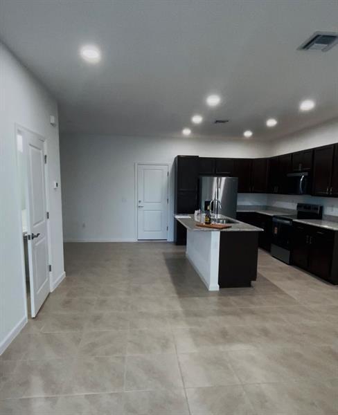 Foto del edificio - 4292 Longwood Lake Sq