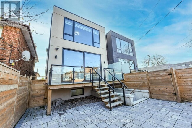 Photo du bâtiment - 80A Evans Ave.