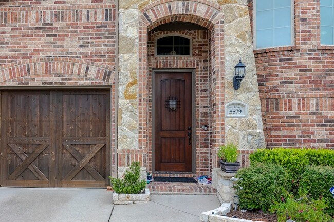 Foto del edificio - 5579 Lightfoot Ln