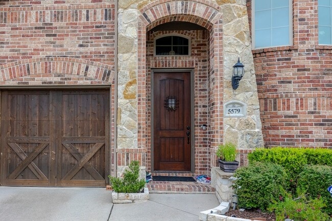 Photo - 5579 Lightfoot Ln House