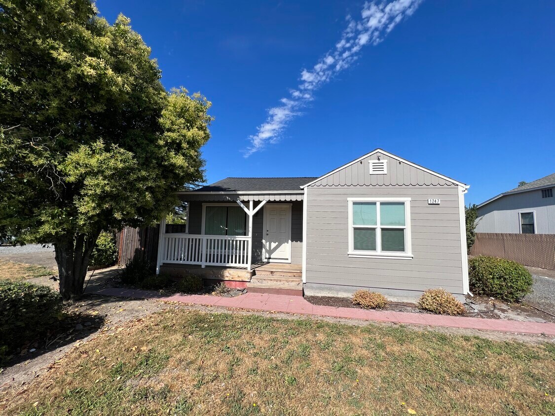 Primary Photo - 1247 Petaluma Hill Rd