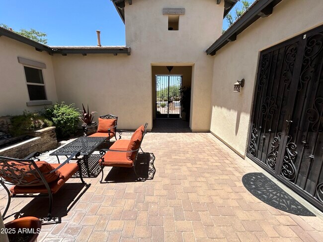 Building Photo - 5415 E Hallihan Dr