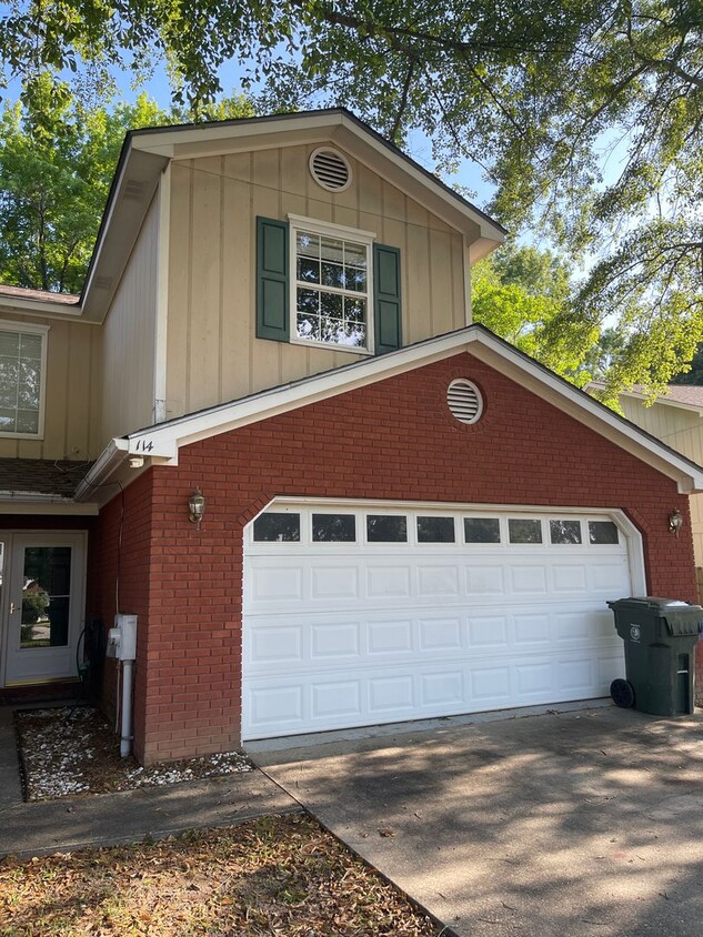 Primary Photo - Candle Brook Duplex