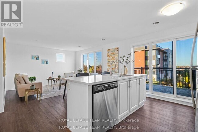 Building Photo - 440 Via Verona Ave