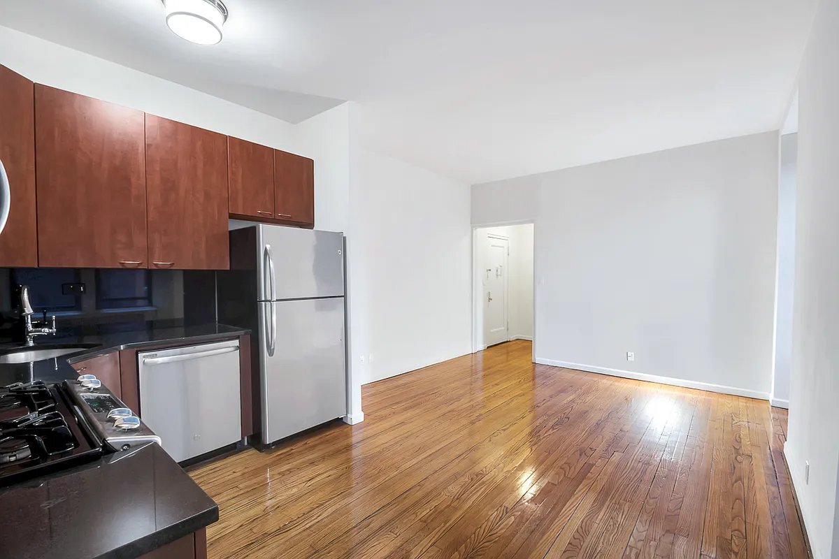 Foto principal - 113 E 29th St