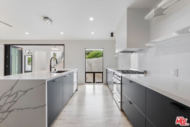 Foto del edificio - 3490 St Susan Pl