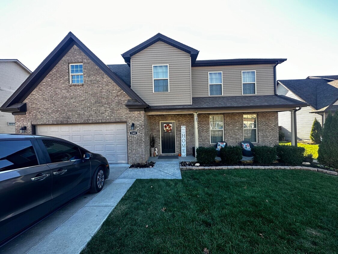 Primary Photo - 240 Queensway Dr
