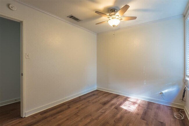 Foto del edificio - 2409 Winsted Ln