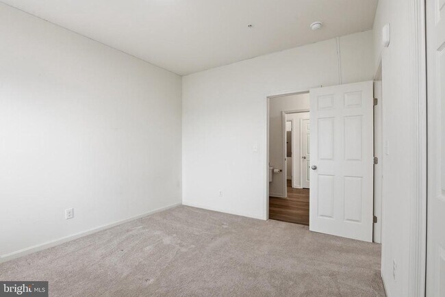 Foto del edificio - 5002 Pebble Ln W