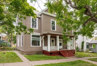 Building Photo - 10-12 S 16th Ave E