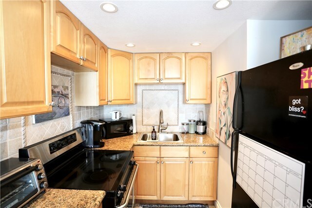 Building Photo - 609 Sleepy Hollow Ln