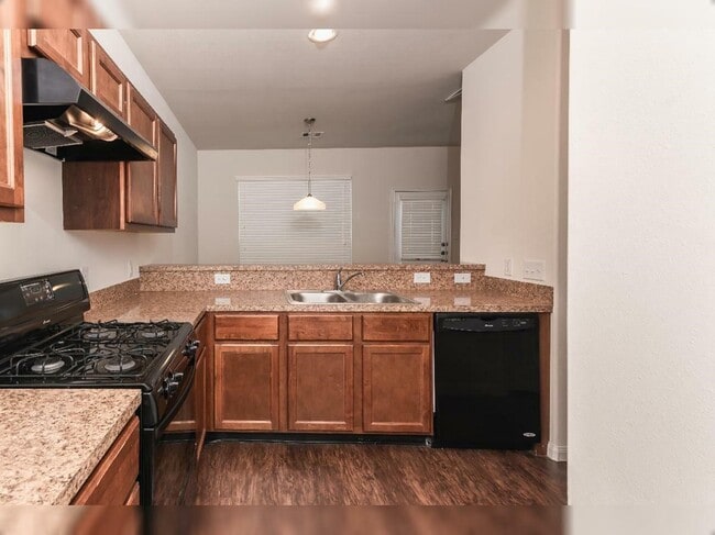 Building Photo - 5811 Santa Cecilia Ln