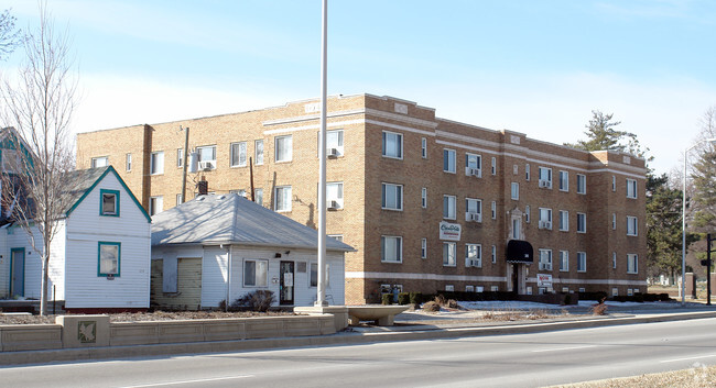 Building Photo - Crown Point Apartments