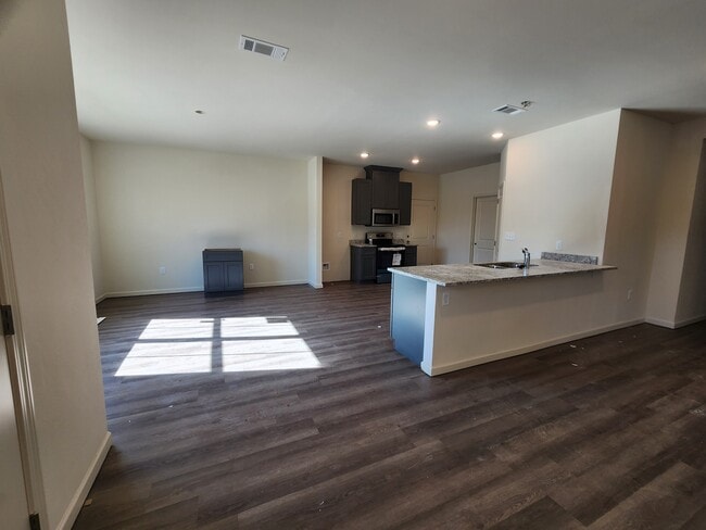 Building Photo - 12103 Pendarvis Ln