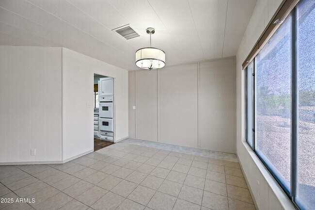 Building Photo - 156 N Hawes Rd