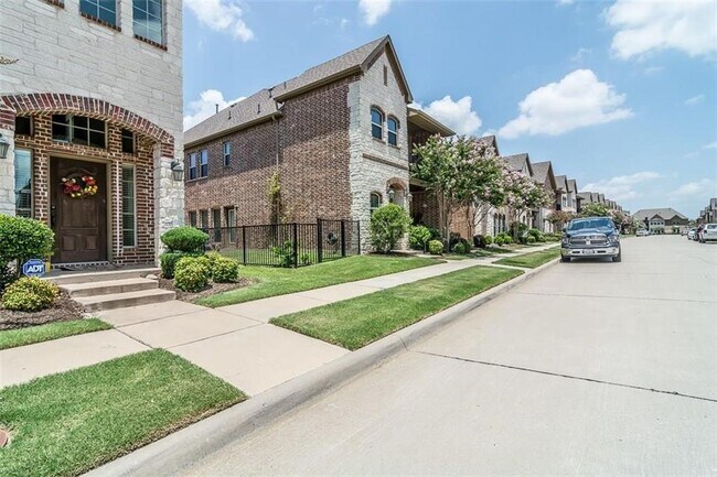 Building Photo - 4213 Comanche Dr