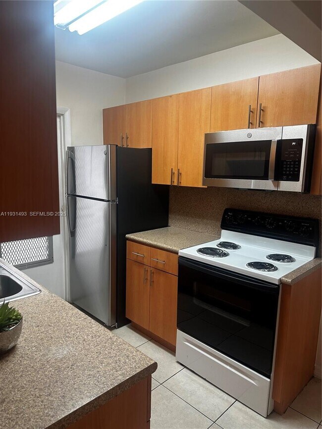 Foto del edificio - 1855 Plunkett St