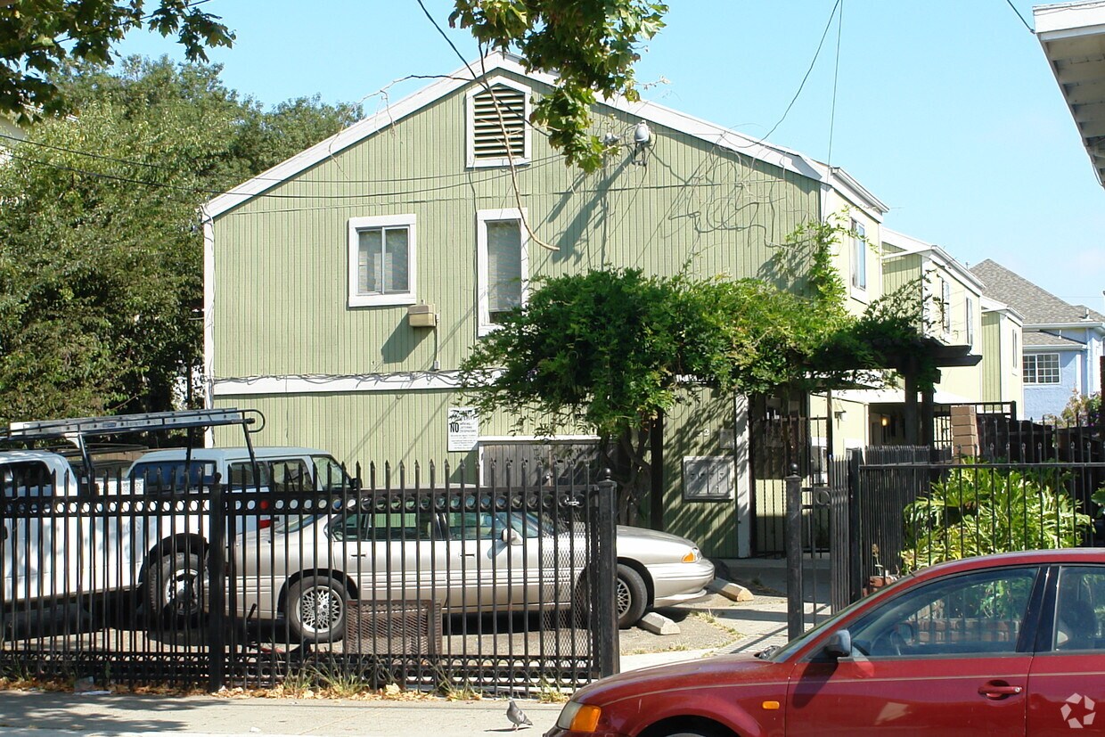 Primary Photo - 1521 Alcatraz Ave