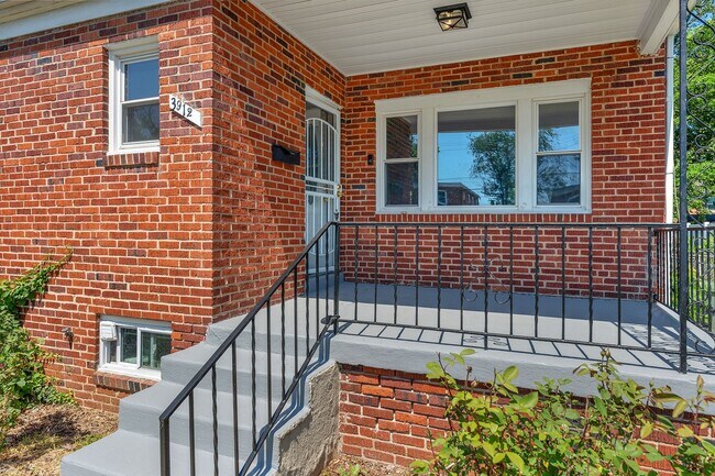 Foto del edificio - 3912 Mortimer Ave