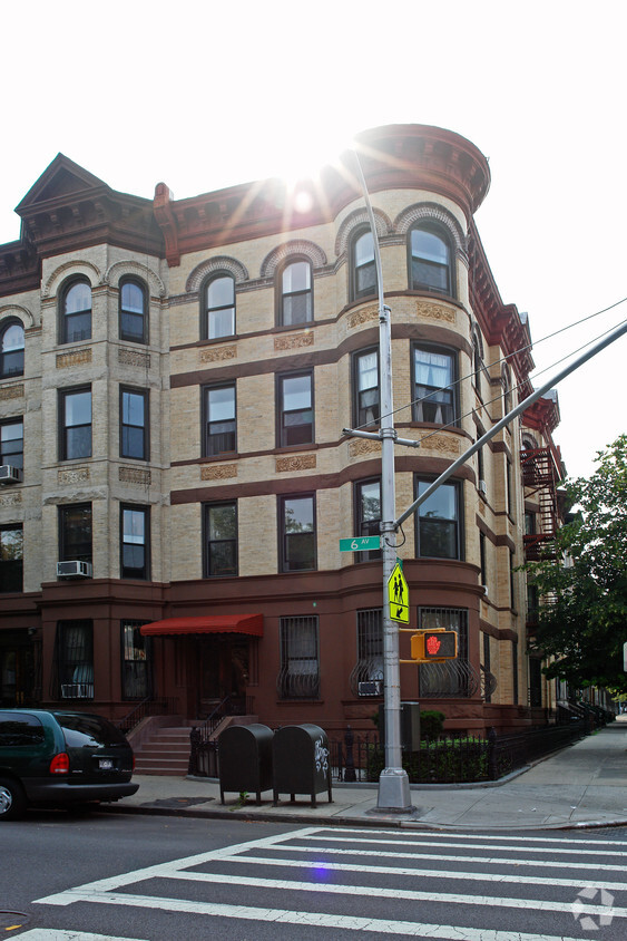 Primary Photo - 305 6th St