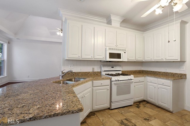 Foto del edificio - 3645 Lakeview Dr