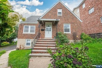 Building Photo - 343 Brinkerhoff Ave