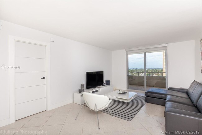 Building Photo - 5555 Collins Ave