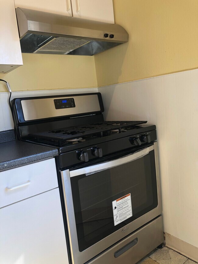 Stove - 125 Park Dr