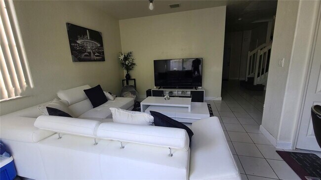 Foto del edificio - 7010 NW 177th St