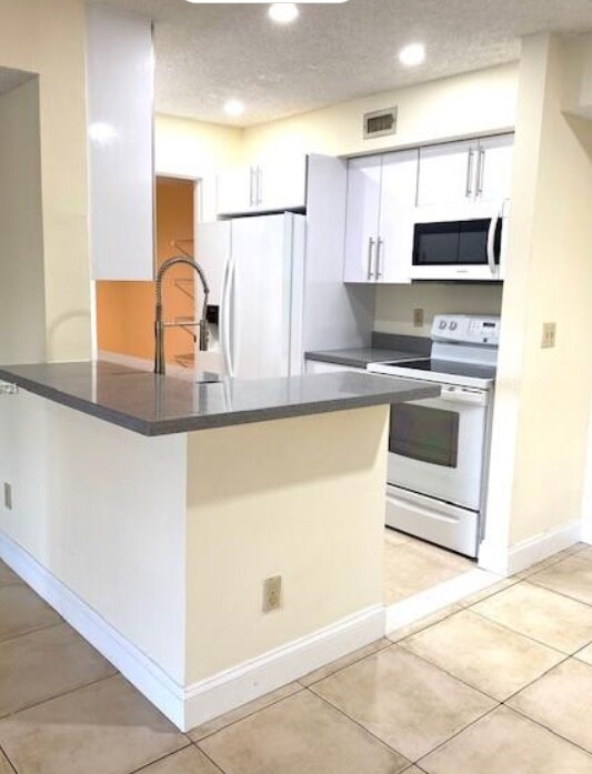 Building Photo - 420 SW 83rd Way