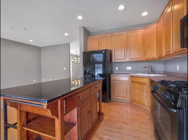 Building Photo - 15624 Lilac Dr