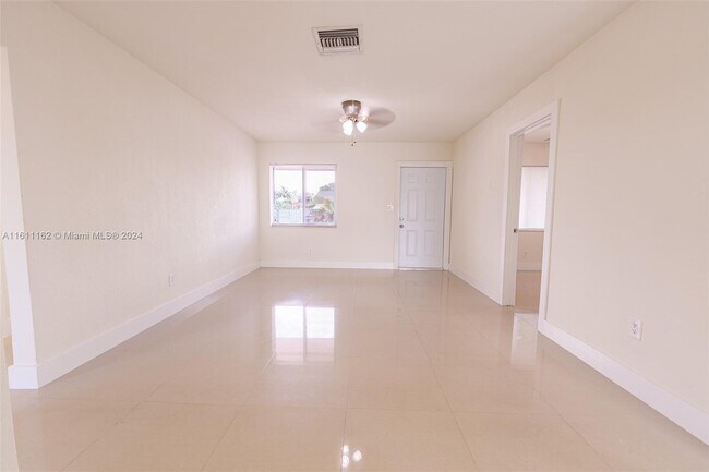 Foto del edificio - 12905 SW 49th St