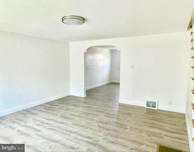 Foto del edificio - 6624 Rutland St