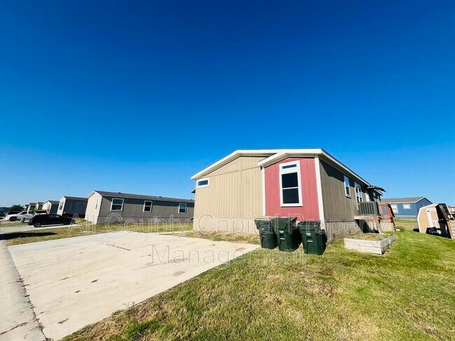 Building Photo - 605 Bandera St