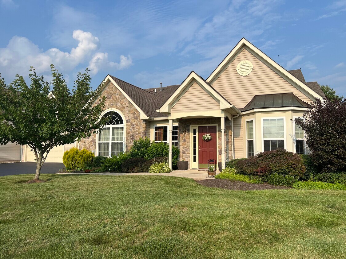 Primary Photo - 16 Pebble Beach Dr