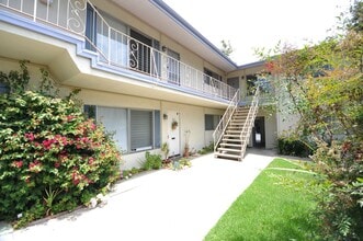 Building Photo - 121 W Arrellaga St